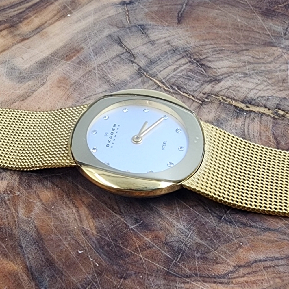 Skagen Freja Stainless Gold Tone Steel Mesh Women's Watch Vintage Estate Crystal